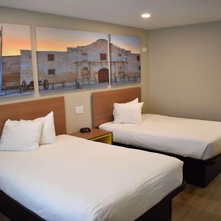Days Inn By Wyndham San Antonio Alamo/Riverwalk Exterior photo