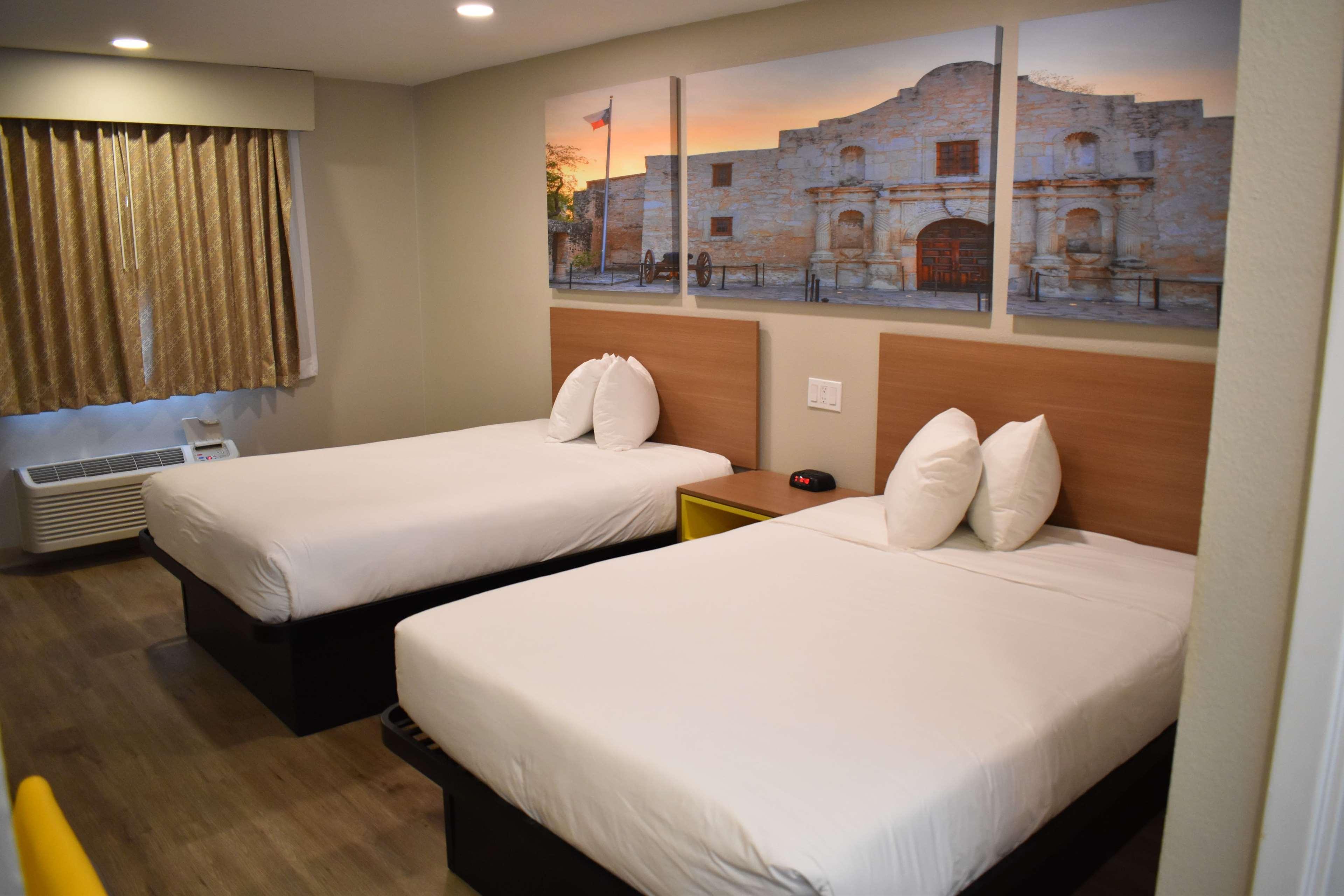 Days Inn By Wyndham San Antonio Alamo/Riverwalk Exterior photo