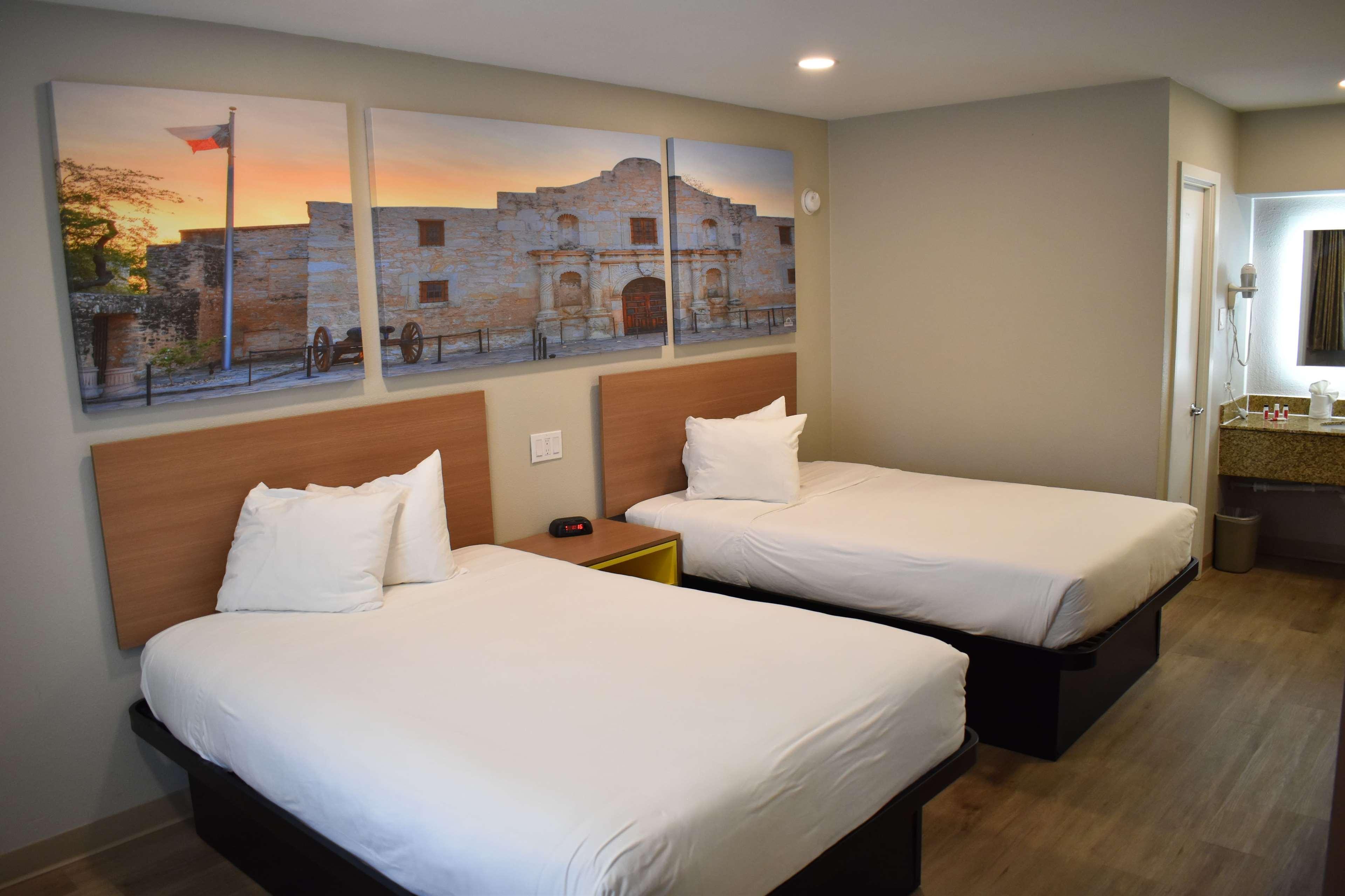 Days Inn By Wyndham San Antonio Alamo/Riverwalk Exterior photo