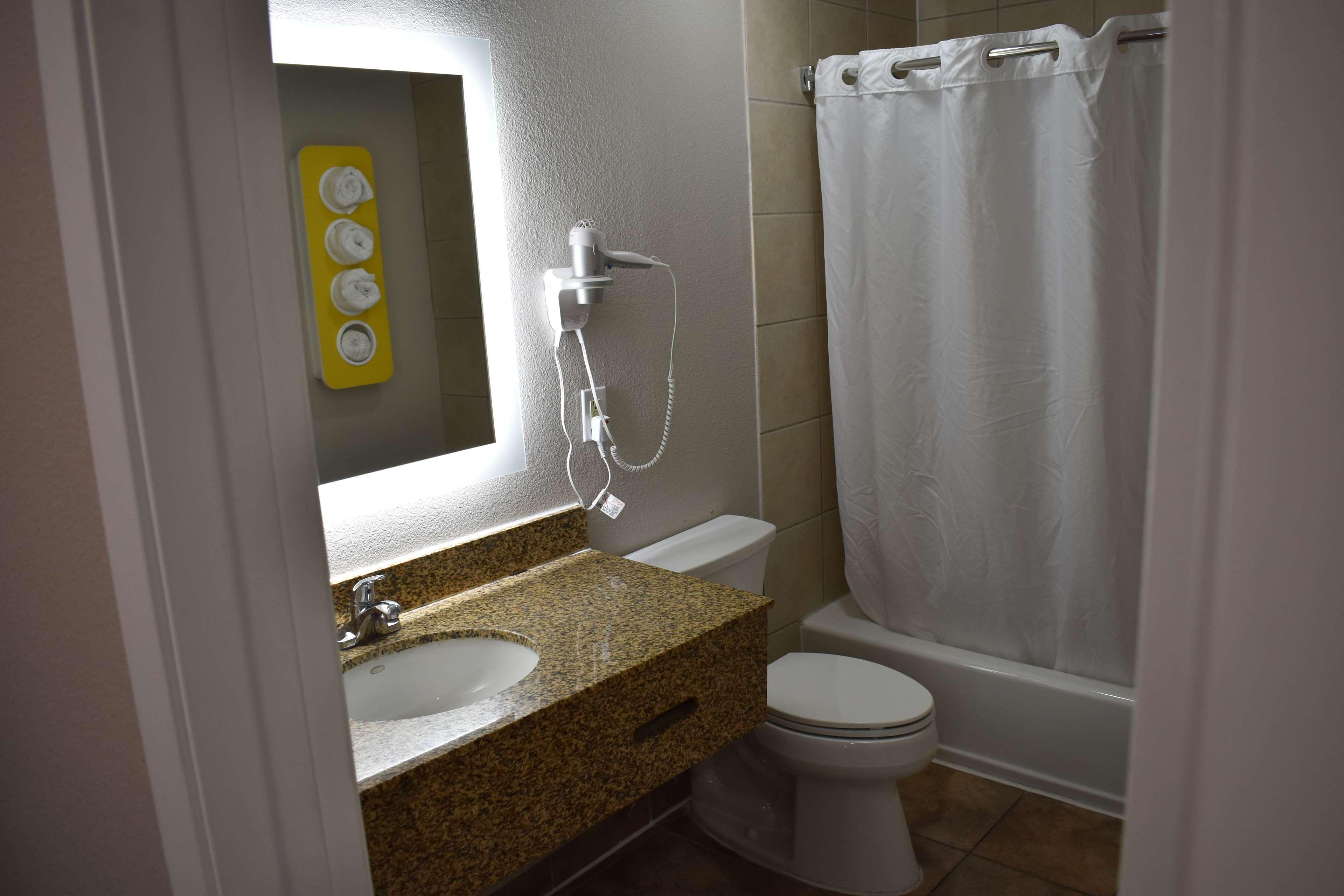 Days Inn By Wyndham San Antonio Alamo/Riverwalk Exterior photo