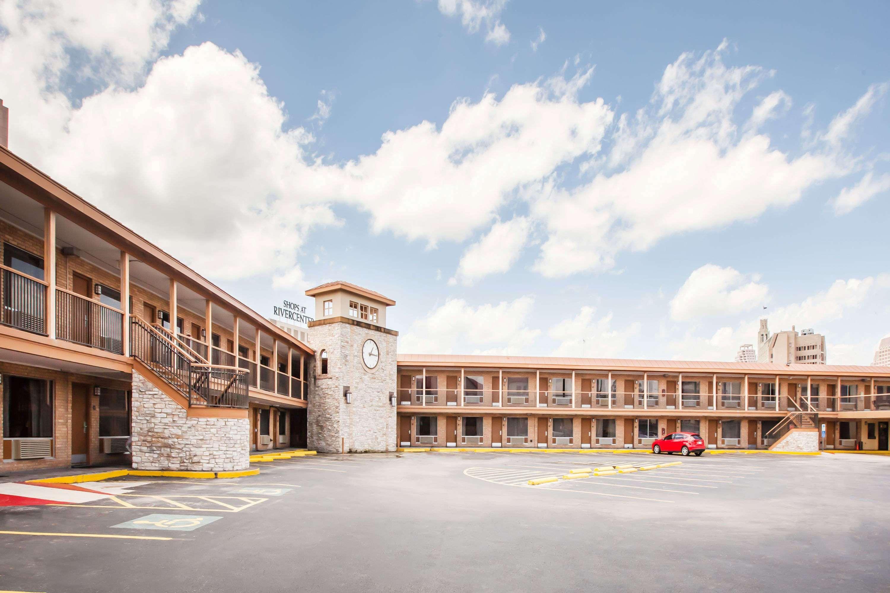 Days Inn By Wyndham San Antonio Alamo/Riverwalk Exterior photo