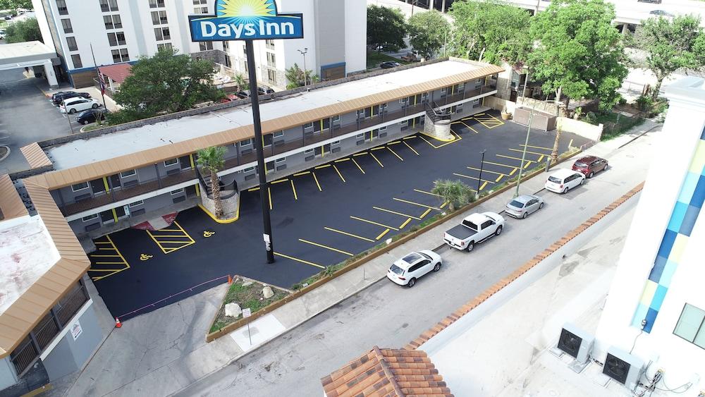 Days Inn By Wyndham San Antonio Alamo/Riverwalk Exterior photo